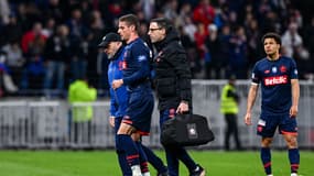 L'attaquant de Lille Andrej Ilic sort blessé face à Lyon