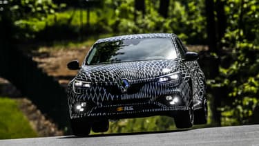 Renault veut convaincre de la précision de trajectoire de sa nouvelle génération de compacte sportive.