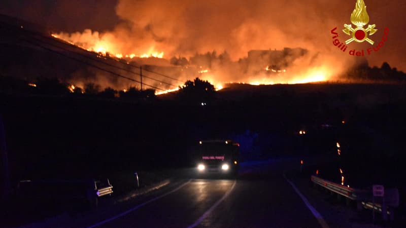 Photo des incendies près de Palerme, Sicile en Italie, le 10 août 2021
