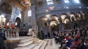 Le pape François lors de la cérémonie en la basilique de Saint-Barthélemy sur l'île Tibérine, au coeur de Rome, le 22 avril 2017. 