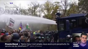 À Berlin, la police utilise des canons à eau pour disperser une manifestation d'anti-masques