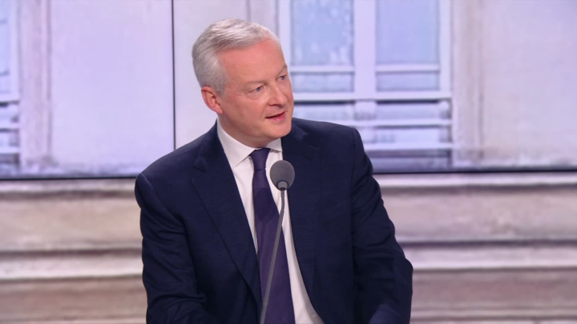 Normes agricoles: Bruno Le Maire dénonce 