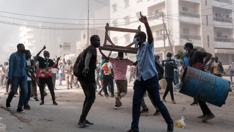 Des manifestants dans les rues de Dakar ce vendredi 9 février. 
