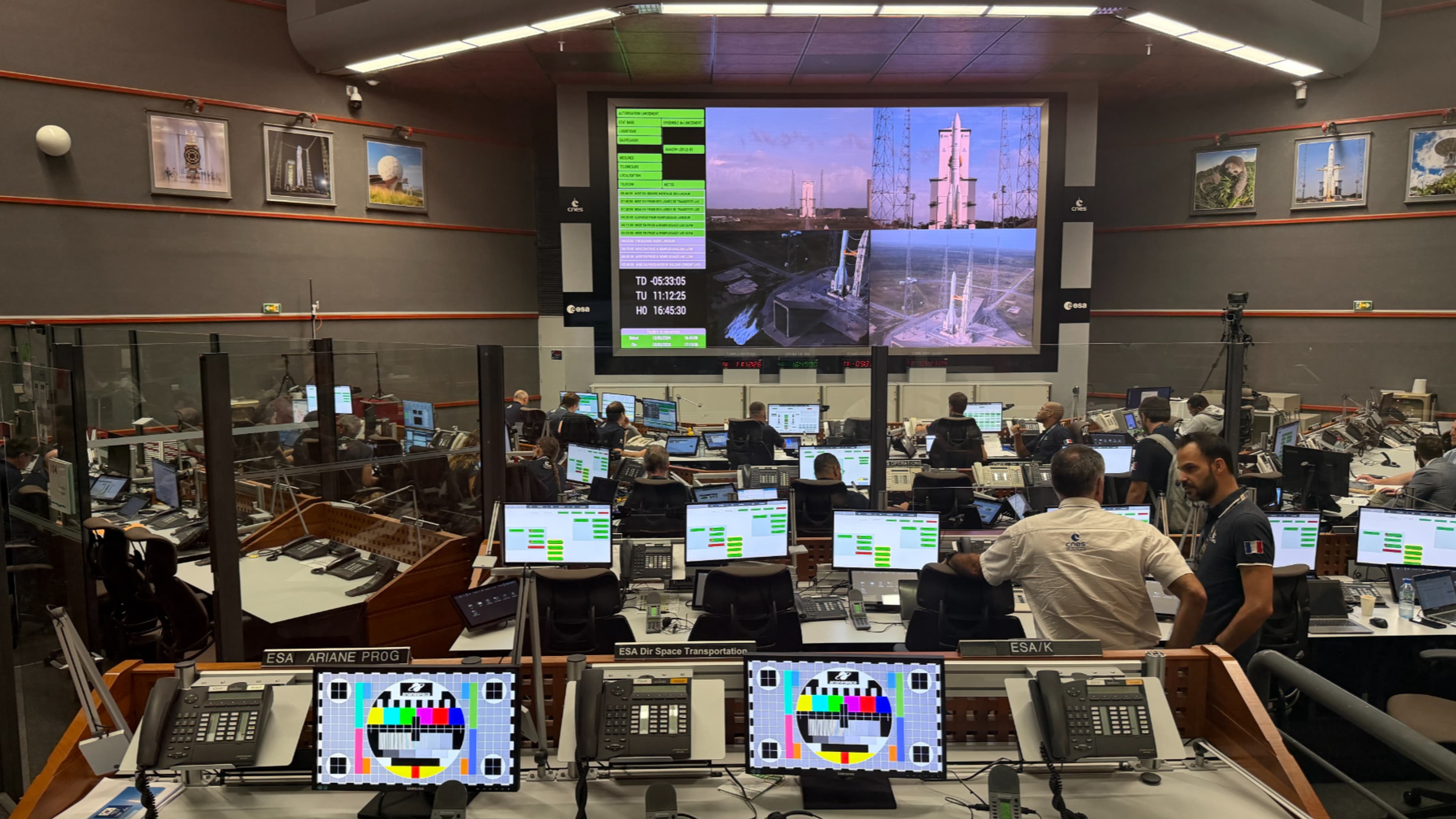 a-une-heure-du-lancement-d-ariane-64-au-centre-spatial-de-kourou-l