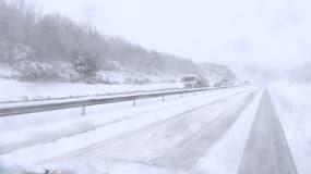 La circulation est difficile ce jeudi 21 novembre dans la Manche sur l'A84, en raison de la neige.