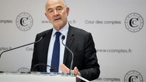 Le premier président de la Cour des comptes française, Pierre Moscovici, prend la parole alors qu'il présente les résultats du rapport sur les retraites, avant de le remettre au Premier ministre français à Paris, le 19 février 2025