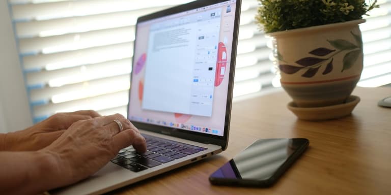 Avec la propagation du variant Delta, les adeptes du télétravail sont confortés dans l'idée que ce mode de vie s'impose désormais "naturellement".