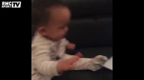 La fille de Martial danse le dab