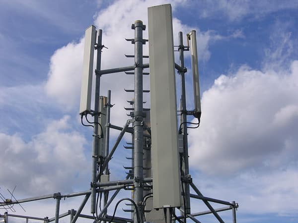 Antenne Relais sur les toits Paris Antenne Relais sur les toits Paris