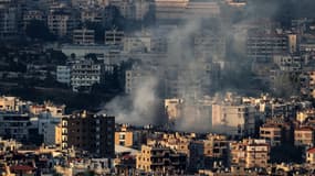 De la fumée s'échappe au-dessus de Beyrouth, après des frappes israéliennes, au Liban, le 28 septembre 2024