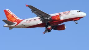 Le drame est survenu à l'aéroport de Bombay alors que l'ingénieur travaillait sur l'avion. 