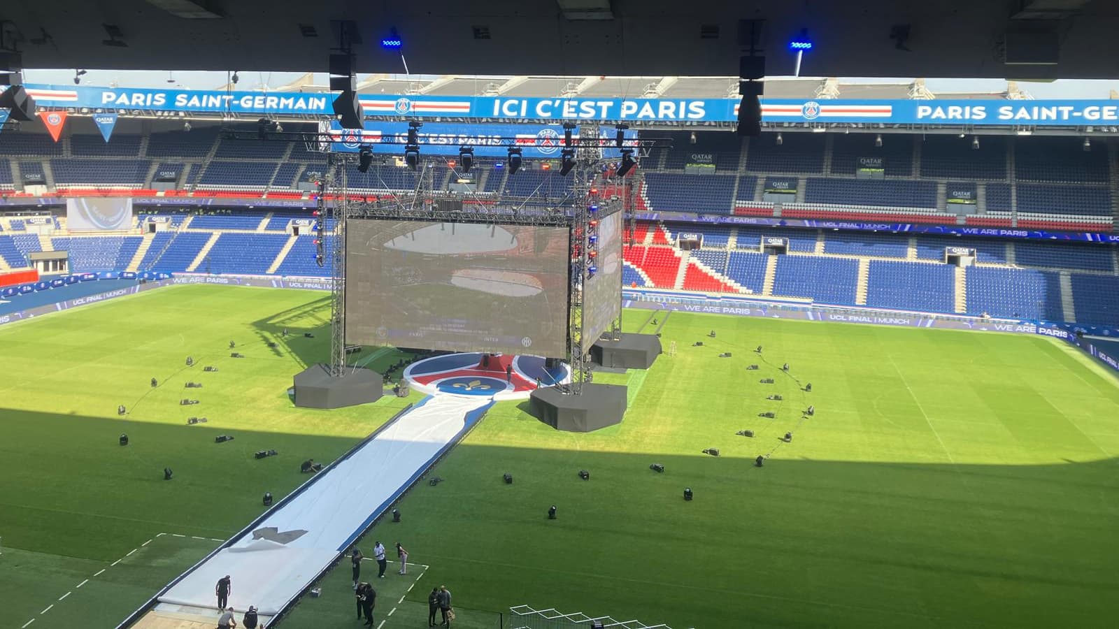 Les écrans géants installés au Parc des Princes pour la finale de la Ligue des champions, 31 mai 2025