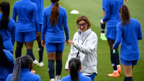 Corinne Diacre et ses joueuses 