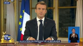 Gilets Jaunes: Emmanuel Macron affirme que les violences "ne bénéficieront d'aucune indulgence"
