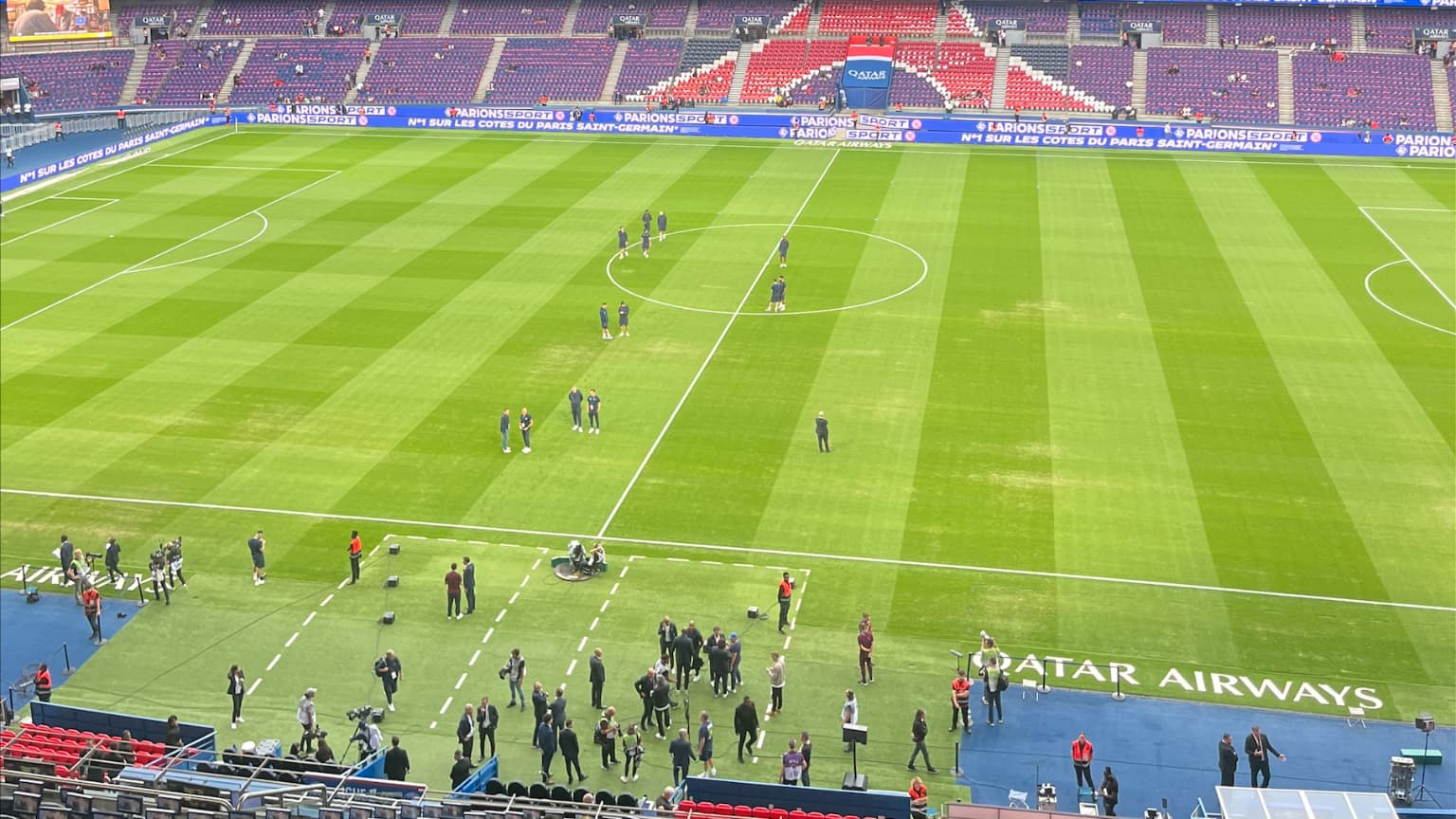 La pelouse du Parc des Princes avant le match PSG-MHSC, le 23 août 2024
