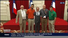 Attentat : François Hollande décore les héros du Thalys