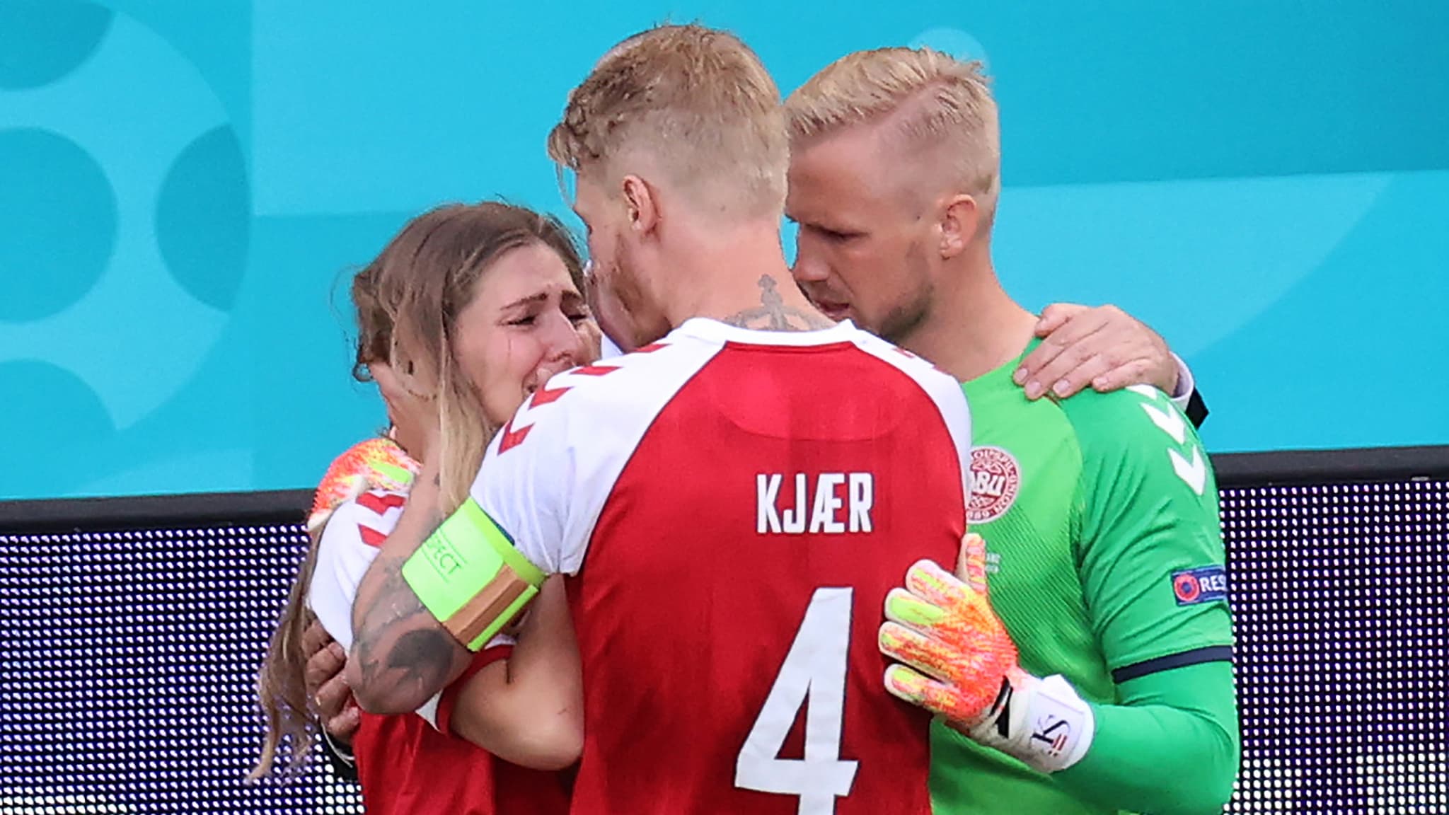  Kasper Schmeichel et Simon Kjaer avec Sabrina Kvist Jensen, compagne de Christian Eriksen (AFP)