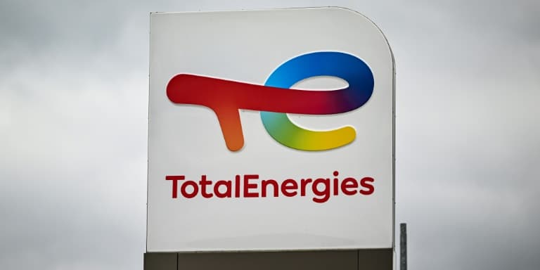 La multinationale pétrolière TotalEnergies affiche d'excellents résultats en 2022, porté par la flambée de l'or noir.