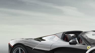 L'Aperta, autre nom pour la Spider est la version décapotable de la supercar ultime du constructeur italien, la LaFerrari.