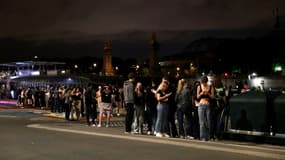 Les quais de Seine, haut lieu de la fête parisienne, dans la nuit du 11 au 12 juin 2021 largement après le couvre-feu 