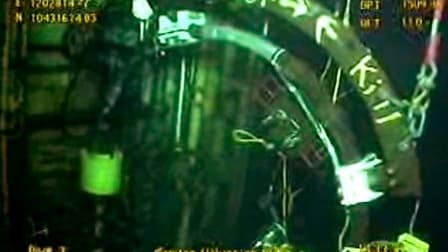 Capture d'écran d'une vidéo diffusée par BP montrant le déroulement de la procédure "top kill", qui consiste à injecter des fluides épais dans le puits de pétrole endommagé dans le Golfe du Mexique. La compagnie pétrolière britannique a entamé mercredi ce