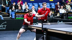 Florian Bourrassaud et Esteban Dorr lors des championnats de France de tennis de table, le 22 mars 2025.