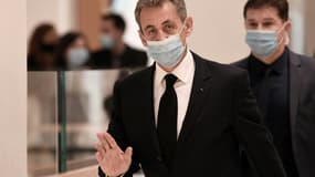 Nicolas Sarkozy arrive au tribunal de Paris pour son procès pour corruption le 26 novembre 2020
