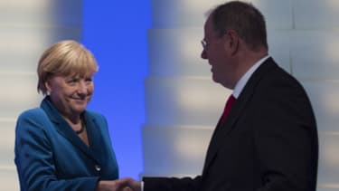 Angela Merkel (CDU) rencontre son rival Peer Steinbrück (SPD) après la défaite de ce dernier.