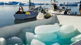 Artic Ice pêche la glace dans les fjords du Groënland pour l'envoyer à Dubaï.