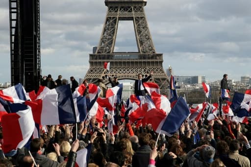 François Fillon au milieu de ses partisans sur l'esplanade du Trocadéro le 5 mars 2017 à Paris François Fillon au milieu de ses partisans sur l'esplanade du Trocadéro le 5 mars 2017 à Paris