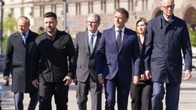 Le Premier ministre polonais Donald Tusk, le président ukrainien Volodymyr Zelensky, le Premier ministre britannique Keir Starmer, Emmanuel Macron, Olena Zelenska, Première dame ukrainienne, et le chancelier allemand Fiedrich Merz à Kiev le 10 mai 2025