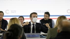 Emmanuel Macron lors d'une session du Conseil national de la refondation (CNR) consacrée à la santé des jeunes, le 08 décembre 2022