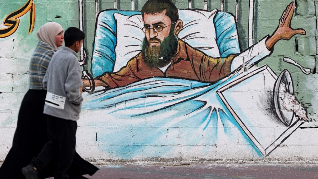 Une peinture murale de Khader Adnane, à Gaza
