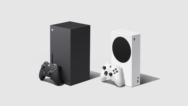 A gauche, la Xbox Series X et à droite, la Xbox Series S