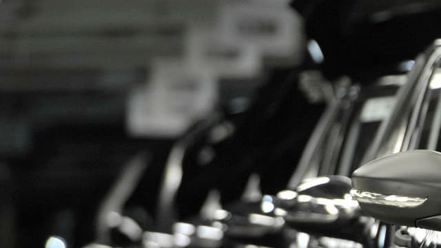 Un ligne de montage des voitures Citroën C3 Picasso et Peugeot 208 par le constructeur automobile français PSA Peugeot Citroën à l'usine Trnava, dans l'ouest de la Slovaquie, le 3 décembre 2015. (image d'illustration)