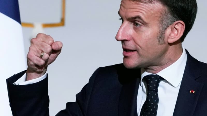 Se préparer au "nouveau colonialisme" de Trump, "mettre le paquet" sur l'armement et vite instaurer la "préférence européenne": le discours sombre et alarmiste de Macron devant les ambassadeurs