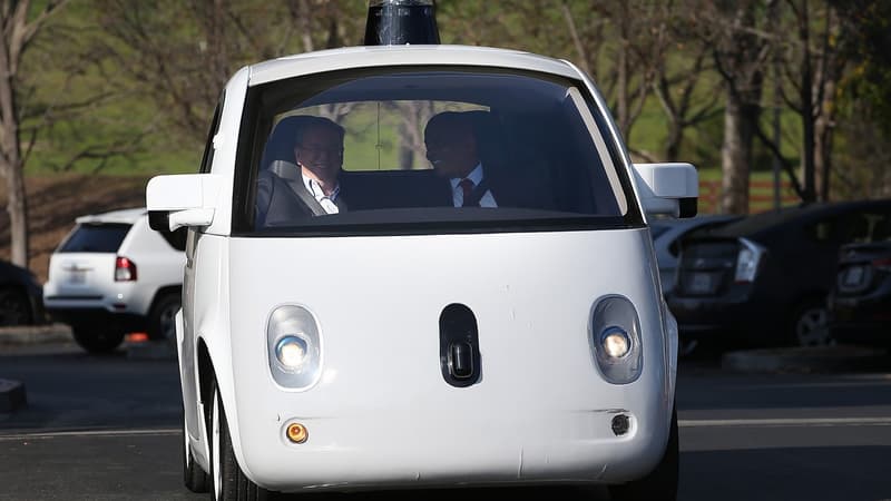Google, précurseur avec sa Google Car, doit procéder à des tests grandeur nature sur la voie publique à partir de cet été mais ses prototypes seront équipés d'un volant et de pédales de frein et d'accélérateur