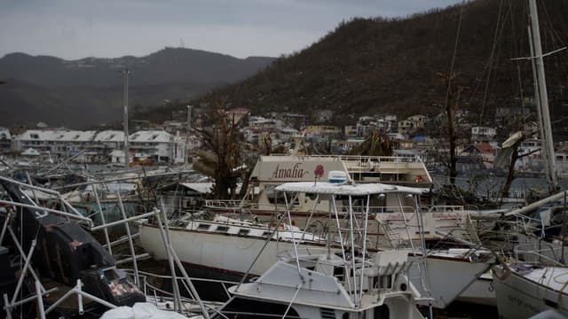 Des bateaux dévastés par l'ouragan Irma à Saint-Martin le 9 septembre 2017