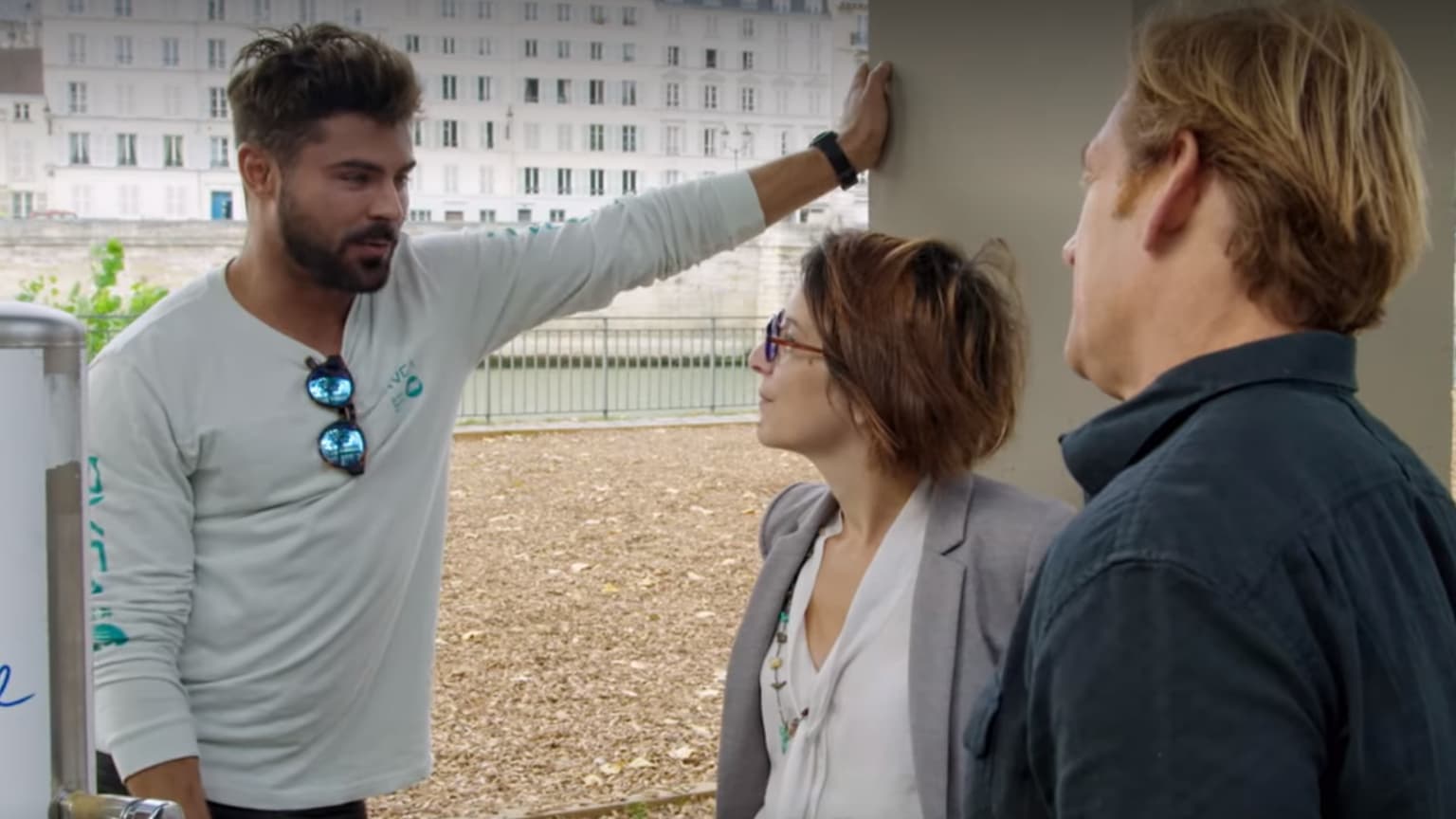 Les Pieds Sur Terre Avec Zac Efron L'eau de Paris, star d'une série documentaire avec Zac Efron sur Netflix