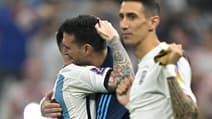 Les larmes de Scaloni dans les bras de Messi