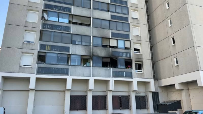 Une famille de quatre personnes, dont deux enfants, se trouvait dans l'habitation.