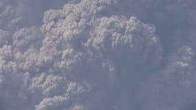 Les images de l'impressionnant panache volcanique sur l'Île de Saint-Vincent, dans les Caraïbes