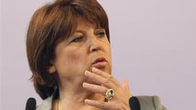 Martine Aubry promet de redonner de la vigueur à une économie française en panne par la fiscalité: à revenu égal, impôt égal, suppression des "niches" et des "cadeaux fiscaux". /Photo prise le 17 mai 2011/REUTERS/Michel Euler/Pool