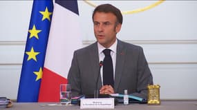 Emmanuel Macron prend la parole lors du premier Conseil des ministres post-remaniement le 21 juillet 2023 à l'Elysée