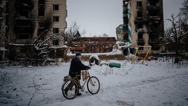 Générateurs, sacs de sable, stocks... Les Ukrainiens contraints de s'organiser face au froid glacial