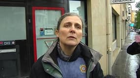 "Deux personnes légèrement blessées" par un forcené retranché à Nice