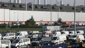 L'accord de compétitivité proposé par la direction du constructeur automobile PSA Peugeot Citroën pour pérenniser le site de Sevelnord, dans le Nord, a été signé par trois syndicats représentant la majorité du personnel, mais pas par la CGT. /Photo d'arch