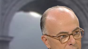 Le ministre de l'Intérieur, Bernard Cazeneuve, a annoncé l'expulsion de deux personnes "radicalisées".