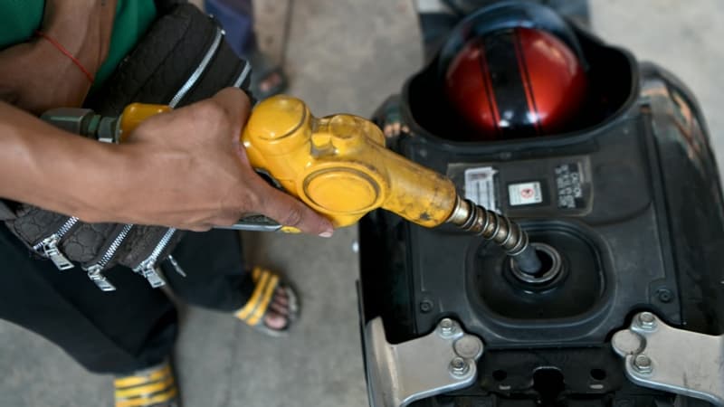 Face à la chute des prix du pétrole, l'Opep+ débat de nouvelles coupes