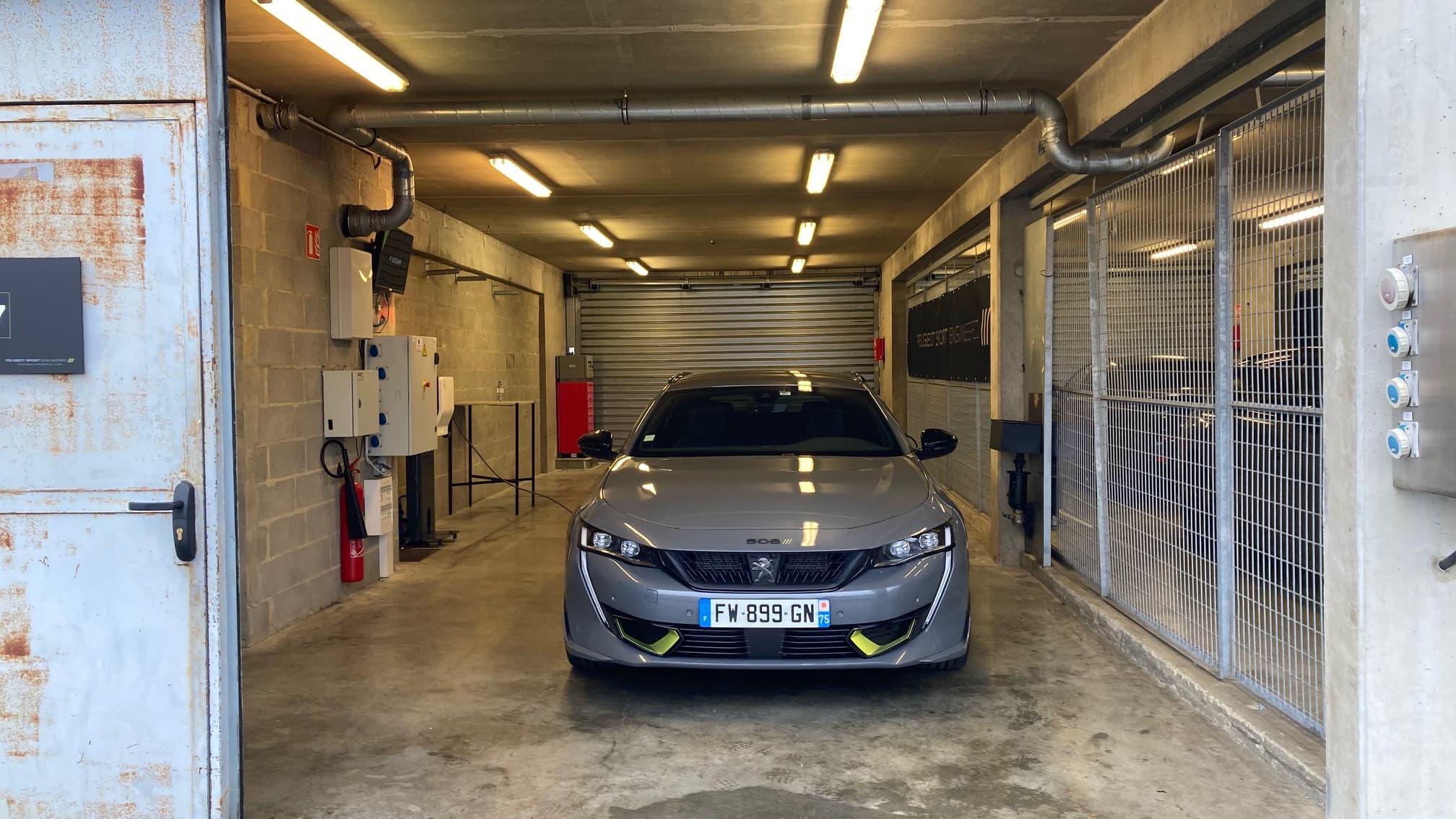 A sa puissance maximale, la Peugeot 508 affiche 360 chevaux.